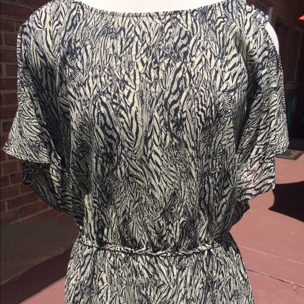 Liefsdottier Silk Cold Shoulder Peplum Top